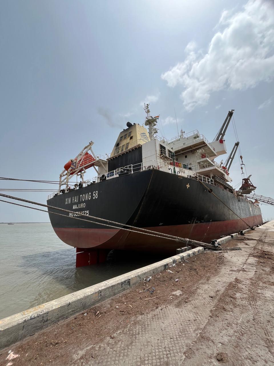 BUNKERING SURVEY AND FRESH WATER SUPPLY OPERATION ON M.V. XIN HAI TONG 58 AT KANDLA PORT